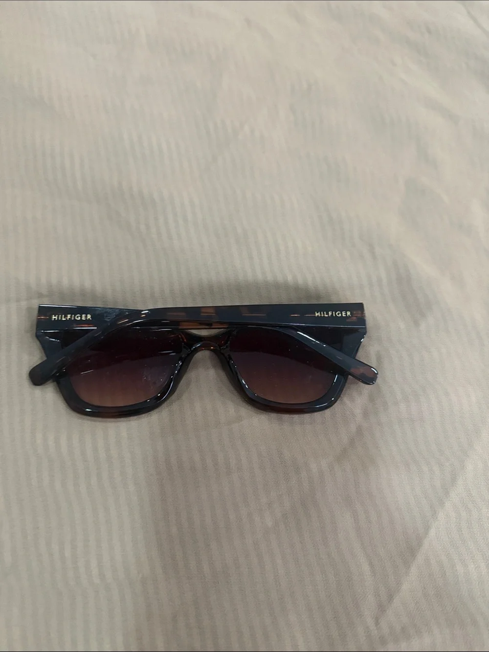 Tommy Hilfiger Women's Cat-Eye Sunglasses in Dark Tortoise and Brown Gradient